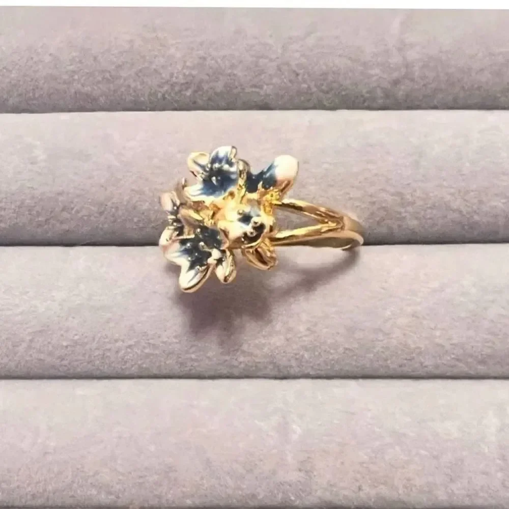 NEW Gold Tone White And Blue Flower Ring